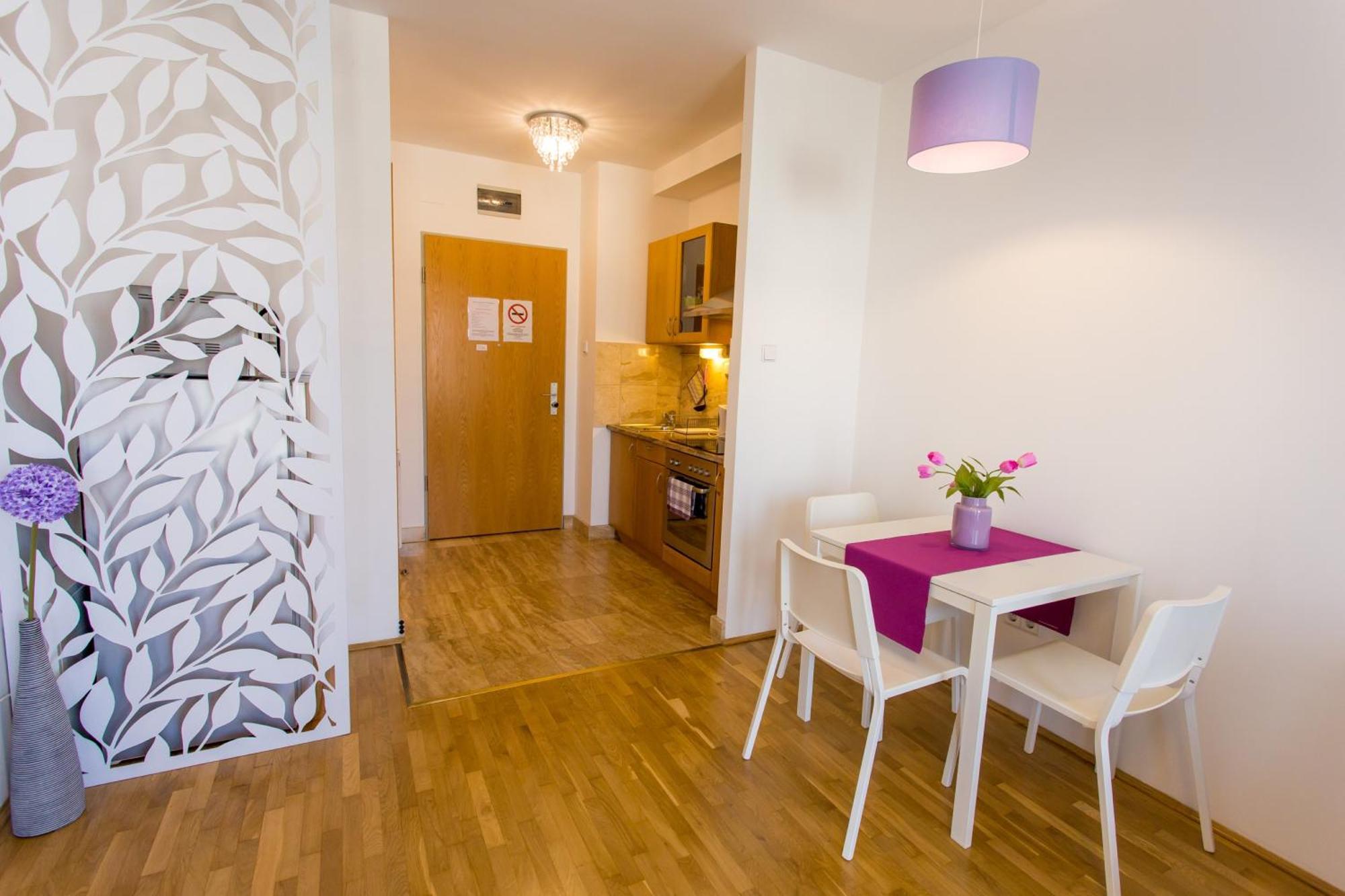 Colours Superior With Free Parking דירה *