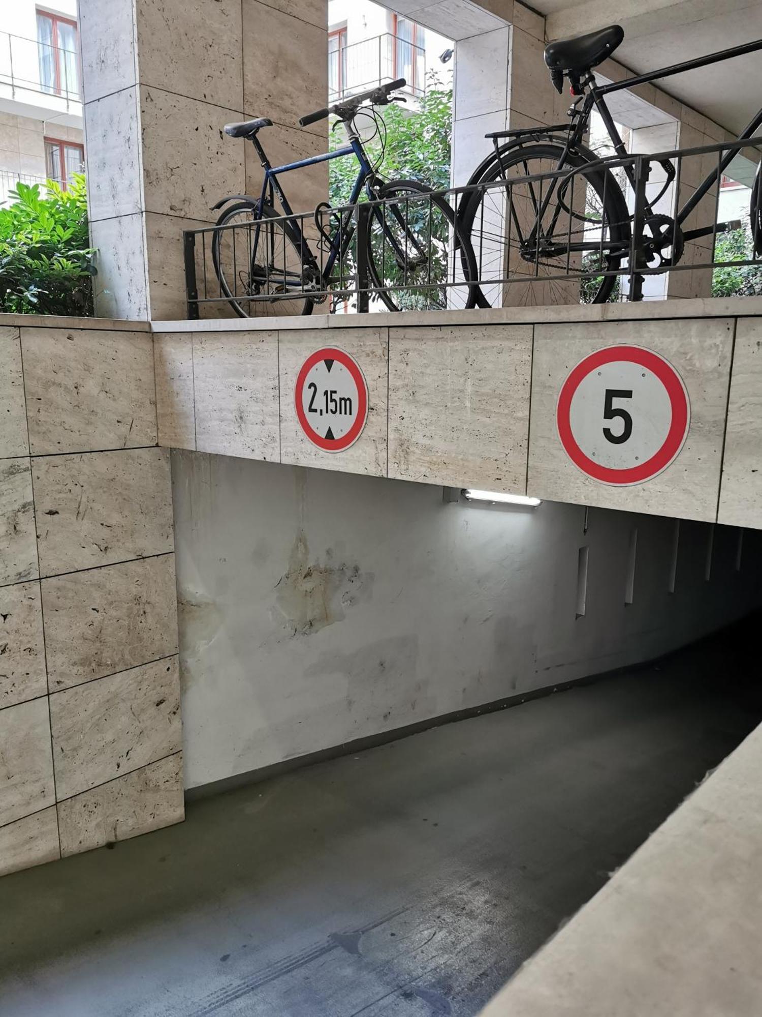 Colours Superior With Free Parking דירה
